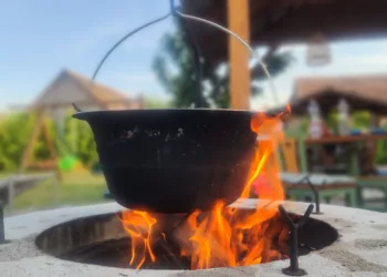 Bográcsos receptek nyárra: ízek, élmények, kerti partik!