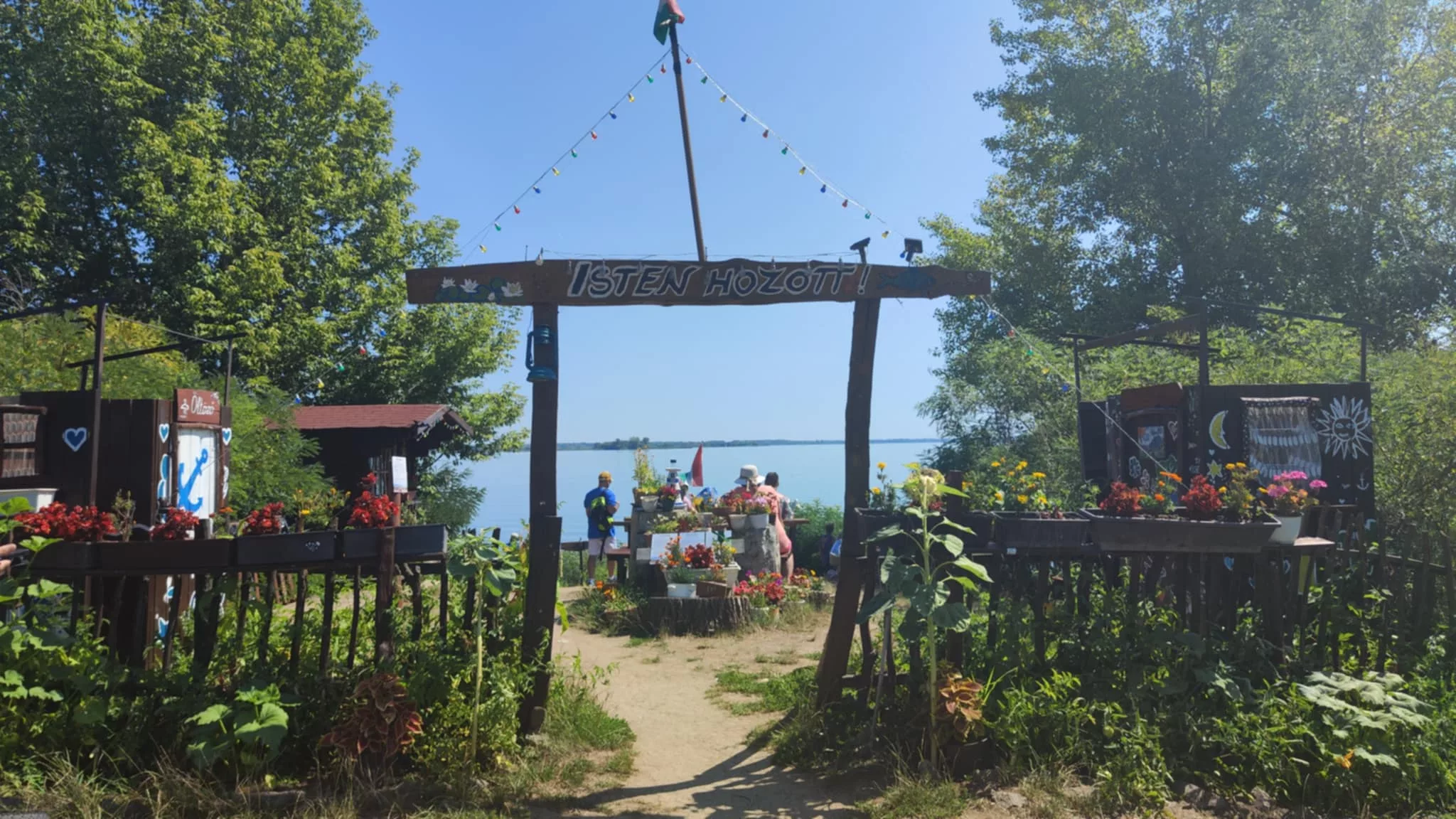 Jóreménység-sziget a Tisza-tónál: Egy hely, ami feltölt és inspirál! Természet, nyugalom és közösségi élmény!