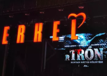 A Trón musical: teltházas premier és álló taps az Erkel Színházban – történelmi dráma, szerelem és intrika egy grandiózus előadásban