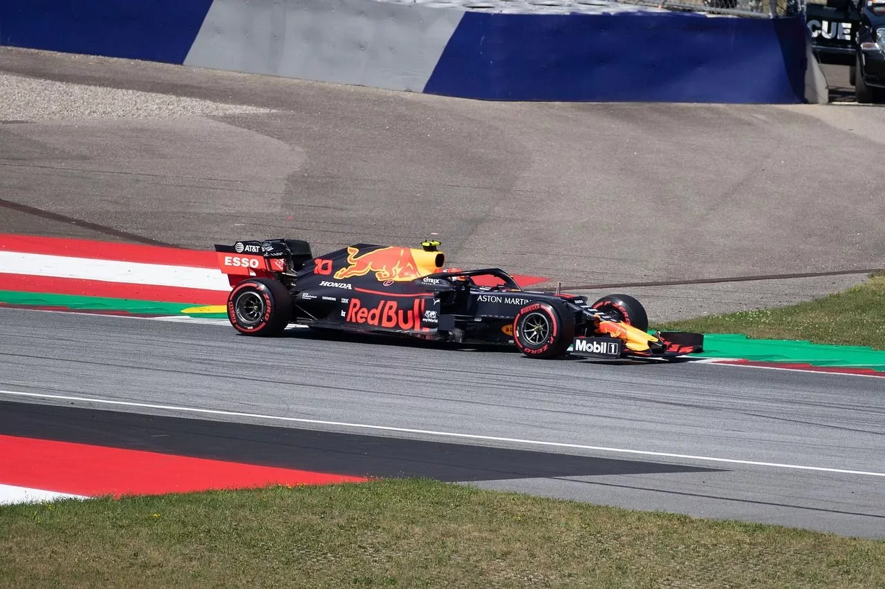Red Bull Showrun 2025 Budapesten – amikor a belváros versenypályává változik