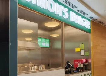 Smashburger-láz Magyarországon: így lett sikeres a Simon’s Burger – a magyar gyorsétterem, amely New Yorkot is meghódítaná