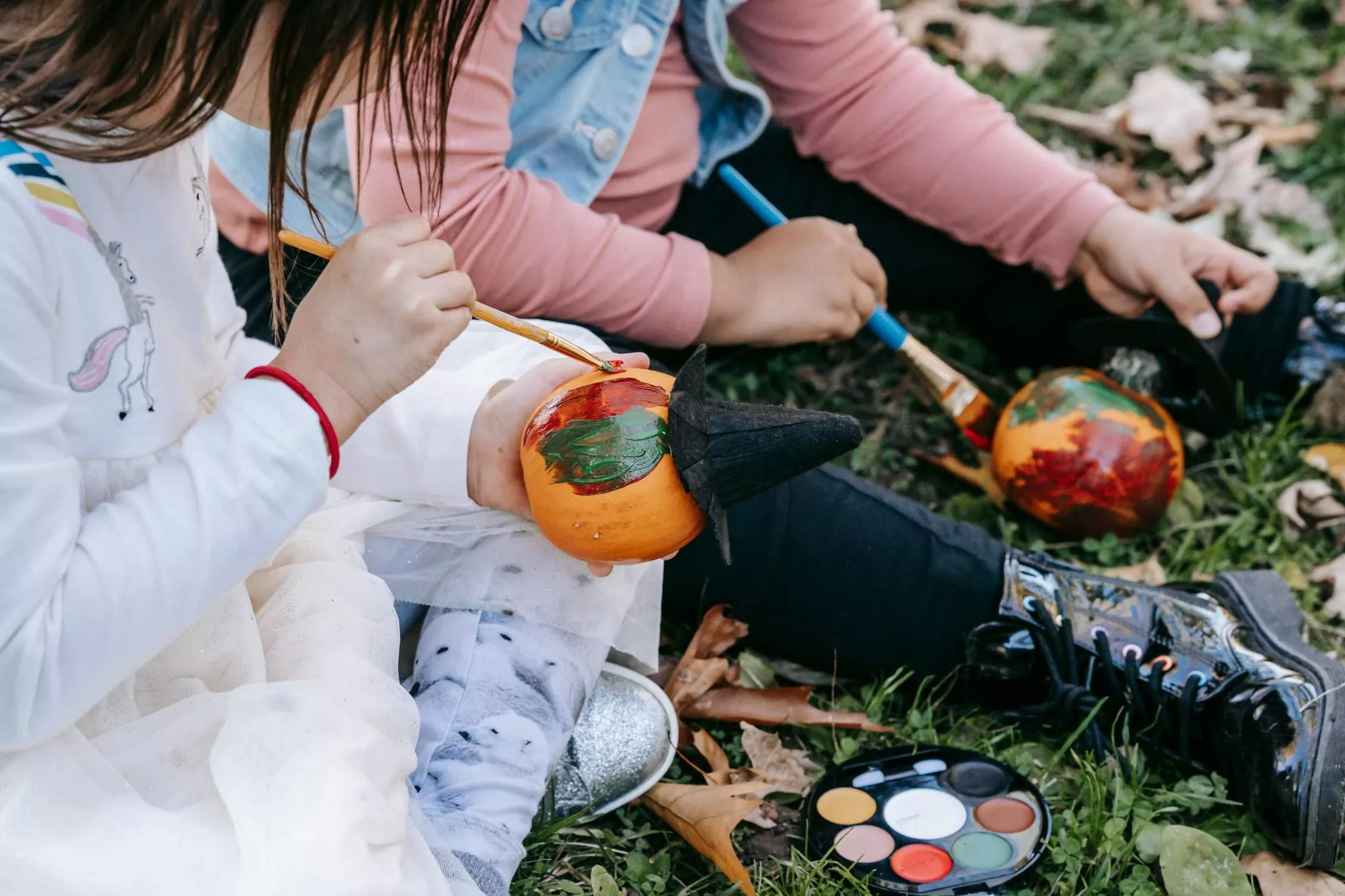 DIY őszi dekorációs ötletek gyerekekkel – gesztenyék, falevelek és a közös családi alkotás varázsa 🍂