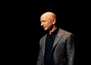 Jeff Bezos üzenete az AI-ról: ipari buborékban van, de a társadalom hatalmas előnyökre számíthat
