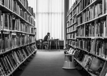 Könyvtárak a technika és az internet világában – hogyan maradnak relevánsak? Tudás, közösség, jövő