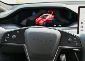 Megérkezett a Tesla Model Y Standard – az eddigi legolcsóbb Tesla, amely új korszakot nyit a piacon