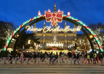 Advent Bécsben 2025 – november 14-től újra felragyognak a fények a Rathausplatzon!