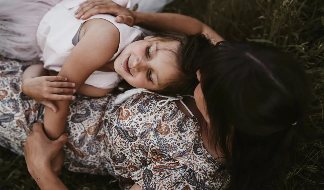 Az aggódás nem gyengeség – mit kezdjünk a szülői szorongással, ami észrevétlenül beférkőzik a mindennapokba?