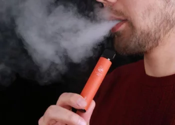 Figyelem! Tiltott ízek, nagy kockázat — mit kell tudni az ELFBAR-ról és társairól?