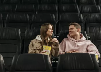 Mozijegy a karácsonyfa alá – ajándék tippek a családnak