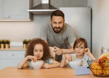 Reggelek káosz nélkül? Kevesebb stressz, több mosoly! Gyakorlati megoldások a békésebb induláshoz