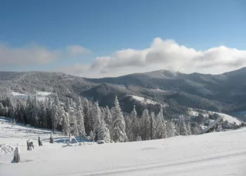 Sípályák Romániában – Székelyföld téli paradicsoma, ahol a hó és a hegyek életre kelnek