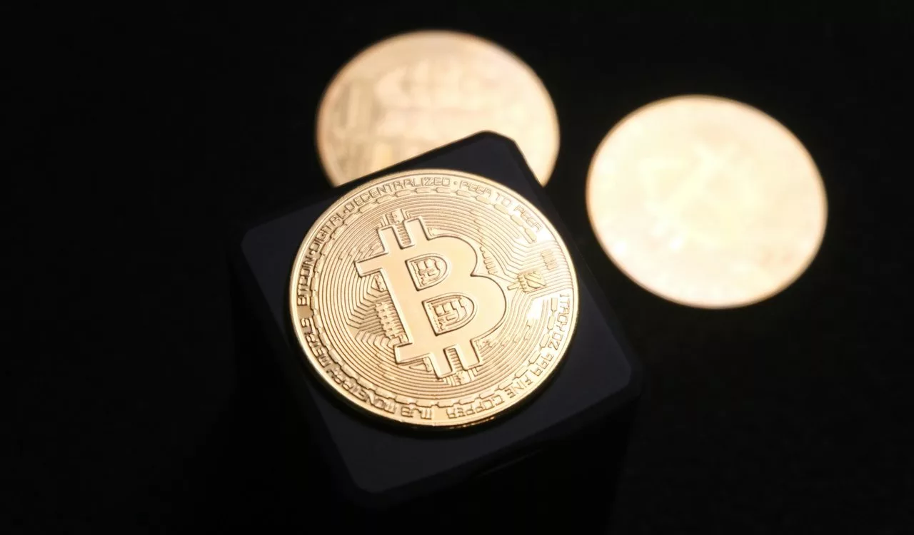 Tizenöt éve tűnt el a pénzügyi világ egyik legnagyobb rejtélye – Satoshi Nakamoto története