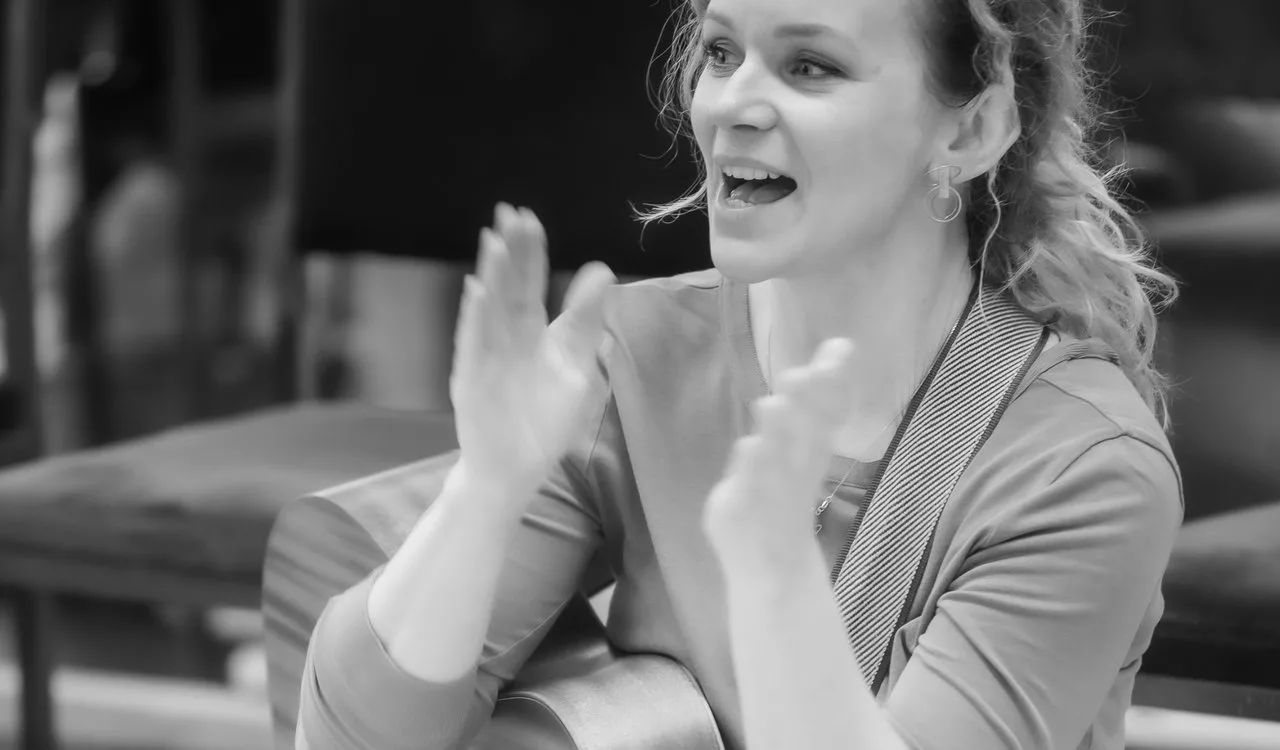 A zene szerepe a gyermekkorban a Ringató világán keresztül – karácsonyi hangolódás és beszélgetés Herczeg Flórával