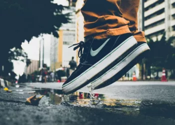Megbotlott az óriás: miért zuhantak nagyot a Nike részvényei?