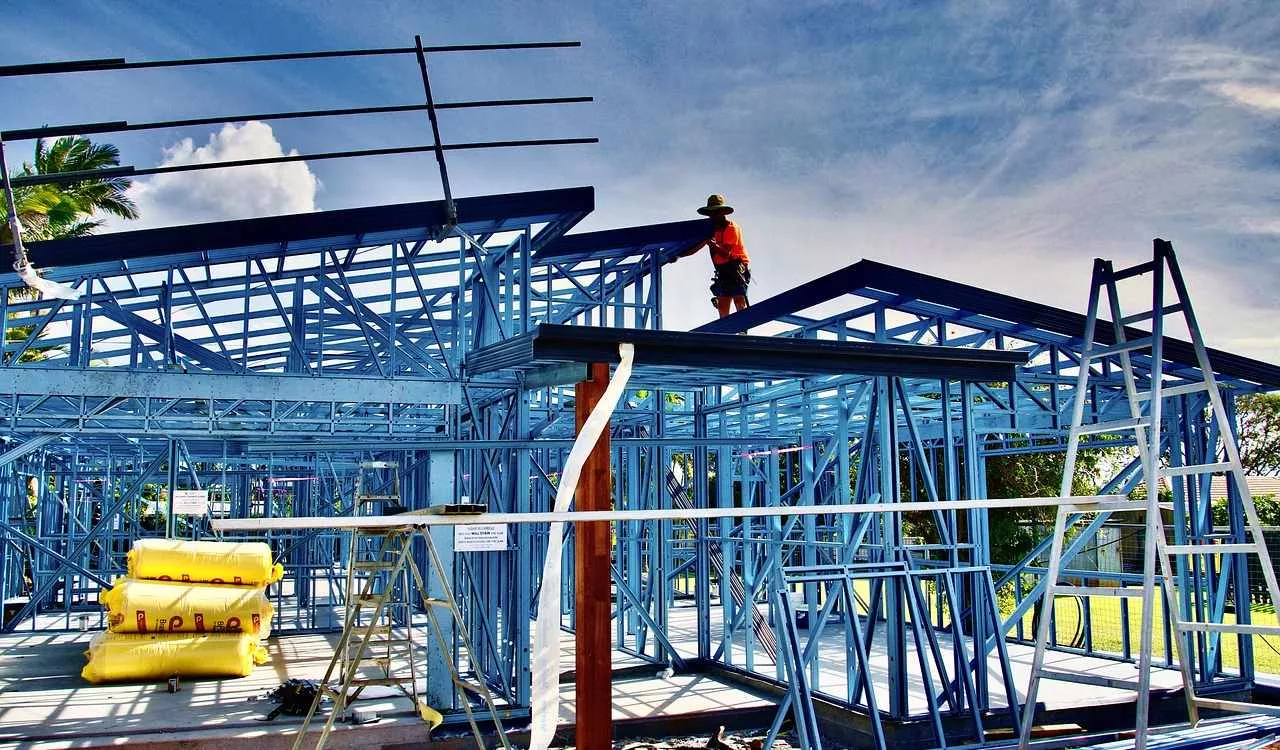 Jövőálló otthonok: Miért hódítanak a könnyűszerkezetes házak?