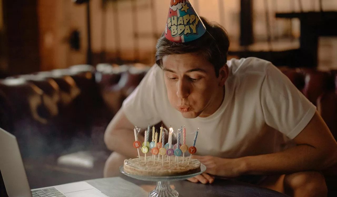Hivatalos: A túl sok születésnap rontja az egészséget! – Túlélési útmutató örökifjaknak